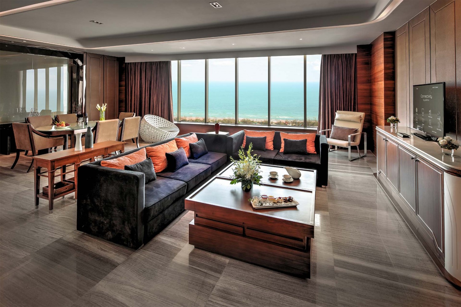 exclusive suite livingroom1