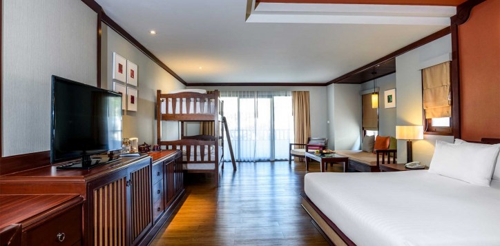 deluxe-family-room-beachside1-2