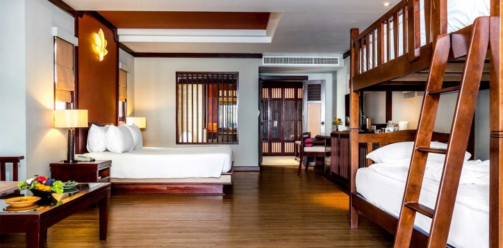 deluxe-family-room-beachside-2