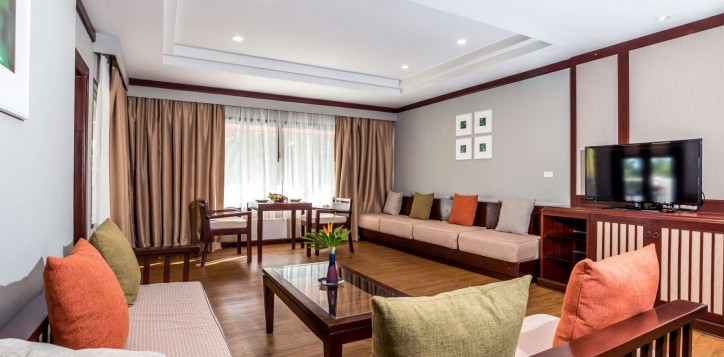 one-bedroon-suite-living-room-2