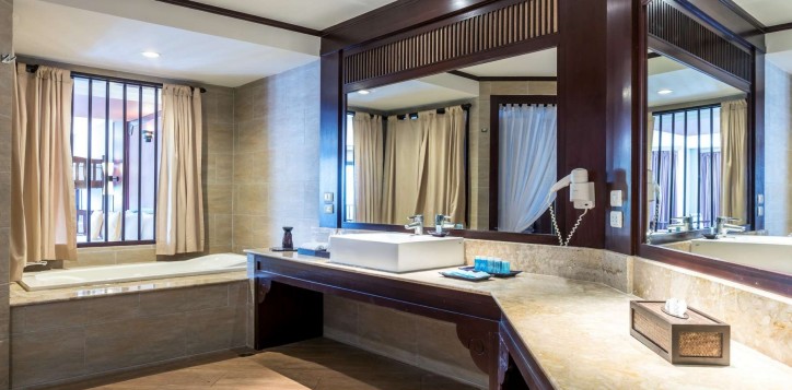 superior-family-hillside-bathroom-2