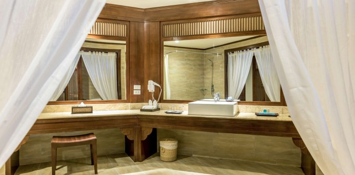 superior-hillside-room-bathroom