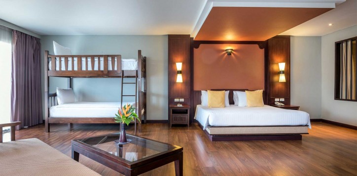 superior-family-room-hillside