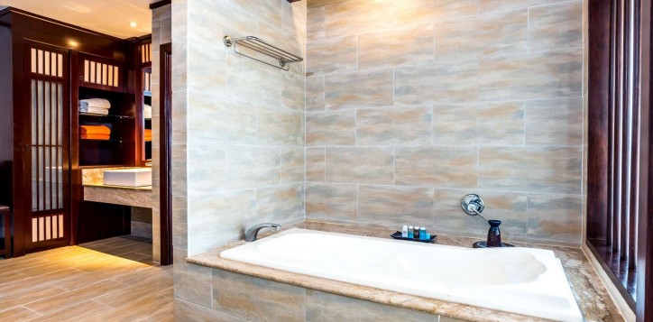 one-bedroom-suite-bathroom