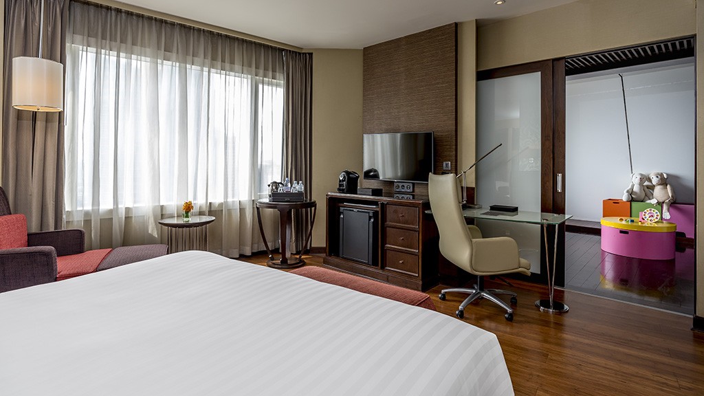 Deluxe Executive Family Room | Pullman Bangkok Grande Sukhumvit