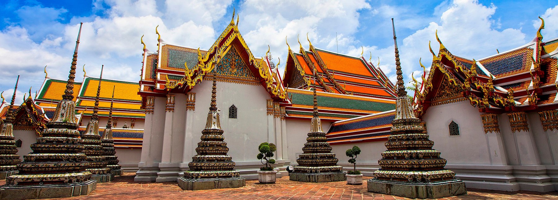 hotel near the temple of reclining buddha (wat po)