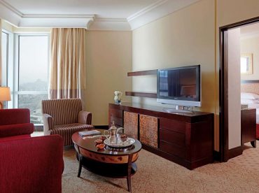 classic-presidential-suite-1-double-size-bed-2-single-size-beds-city-view