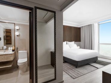 deluxe-junior-suite-2-single-size-beds-city-view