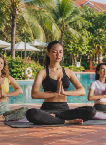 morning-yoga-by-the-pool-and-champagne-breakfast