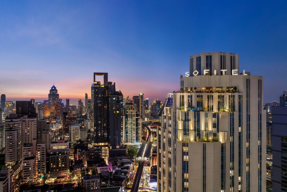le-bar-de-lhotel-%e9%85%92%e5%90%a7