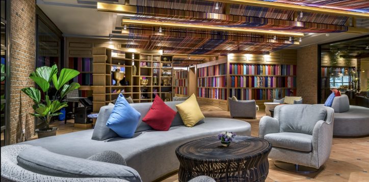 mercure-bangkok-sukhumvit-11-lobby-sofas