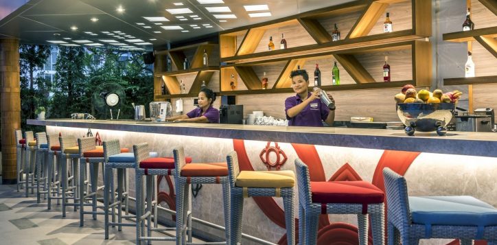 mercure-bangkok-sukhumvit-11-pool-side-night