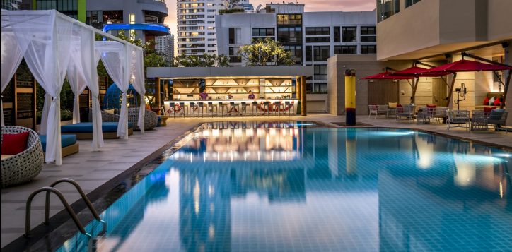 mercure-bangkok-sukhumvit-11-pool-side-night-2