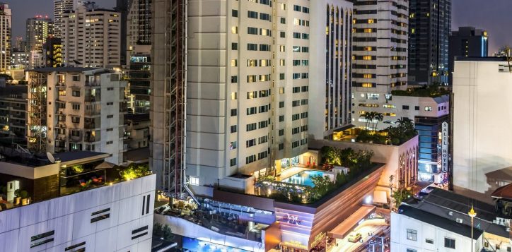mercure-bangkok-sukhumvit-11-hotel-facade-night-2