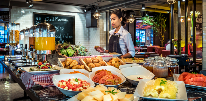 best-breakfast-bangkok-hotel-at-mercure-bangkok-sukhumvit