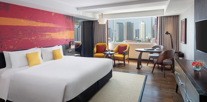 deluxe-with-bathub-king-bed