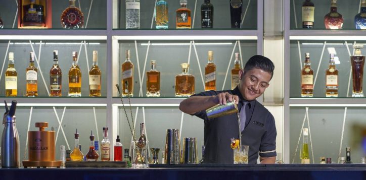 una-a-bar-above