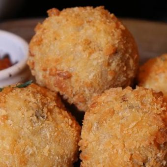 mushroom-arancini-with-tomato-relish