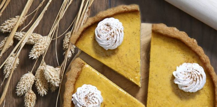 pumpkin-pie-with-ice-cream