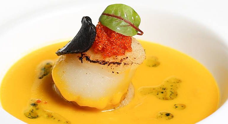 pan-seared-scallop-with-caviar-and-black-truffle