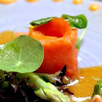 smoked-salmon-salad-with-tomato-carrot-dressing