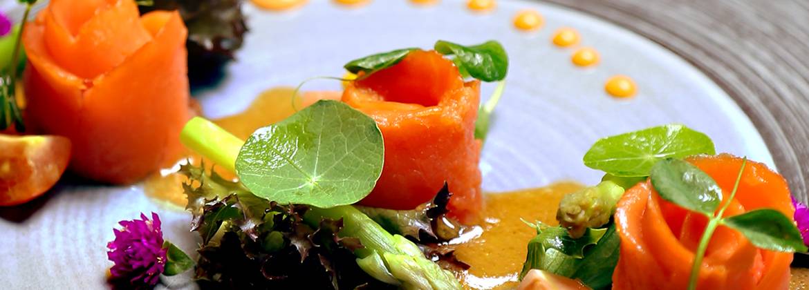 Smoked Salmon Salad with Tomato & Carrot Dressing