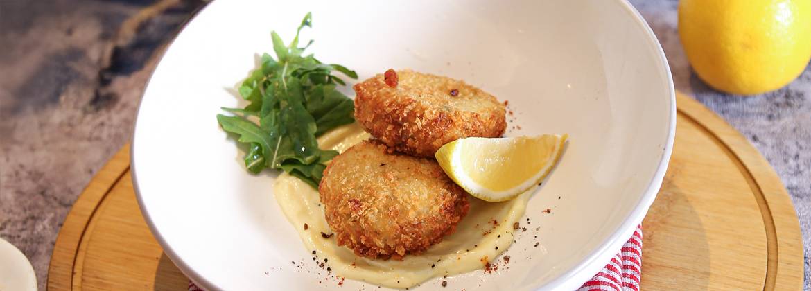 Crab Cakes with Lemon Aioli