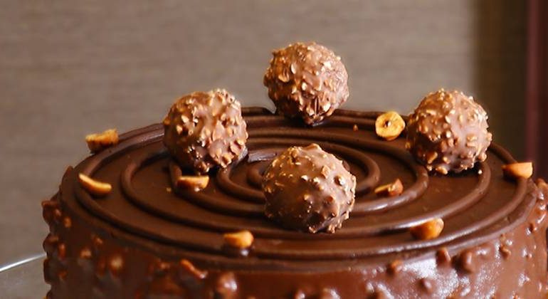 chocolate-rocher-cake