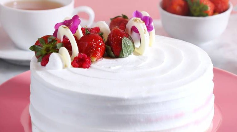 celine-strawberry-cake