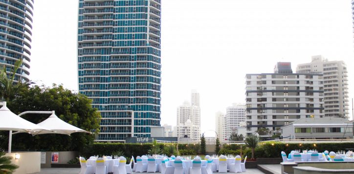 trr-novotelsp-poolside-15