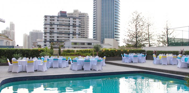 trr-novotelsp-poolside-14