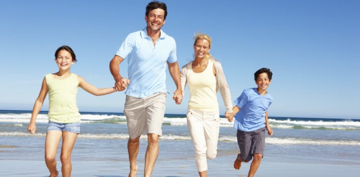 istock_beach-family