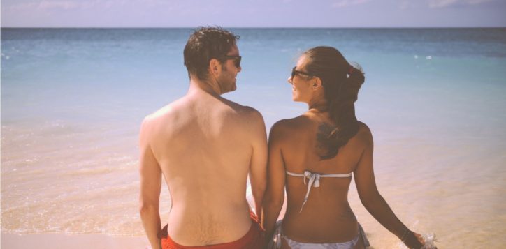 beach-couple-love