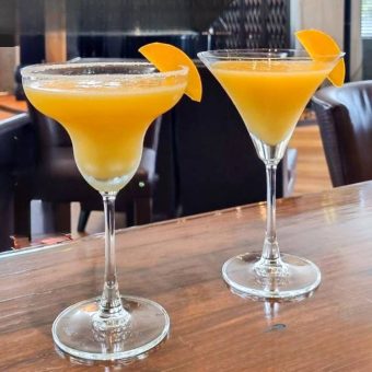 mango-cocktail-refreshing-margaritas-daiquiris