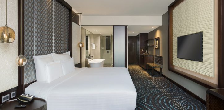 1450-kingroom-looking-in-2