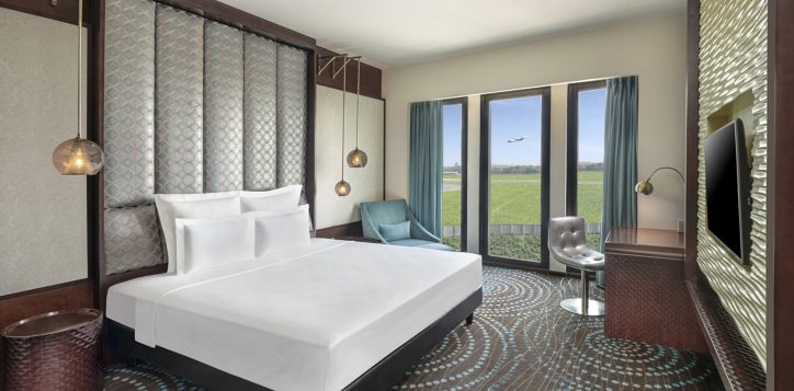 deluxe-room-with-view_pullman-3