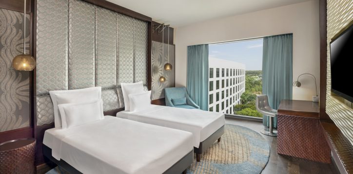 executive-room-twin-bed-with-view_pullman