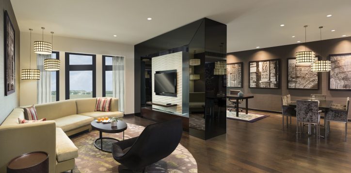 presidential-suite-livingroom-opt1-2