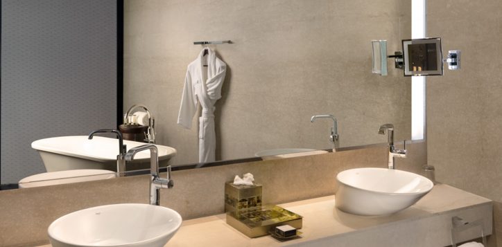superior-suite-washroom-2_pullman