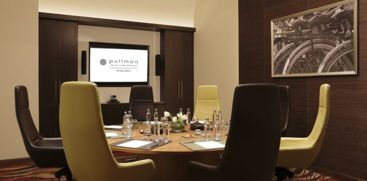 pullman-round-table-setup-low-res