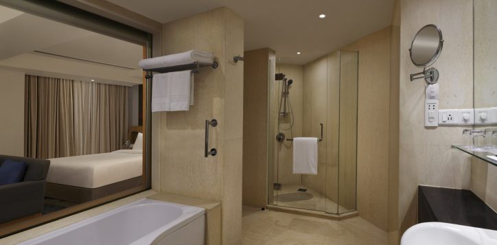 room-624-opt3-bathroom-low-res