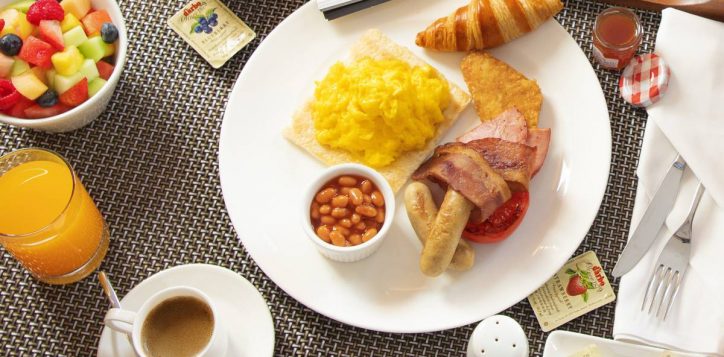 breakfast-in-bed_american-breakfast-set