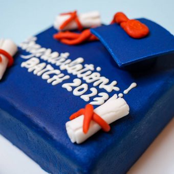 graduation-cake-cupcake