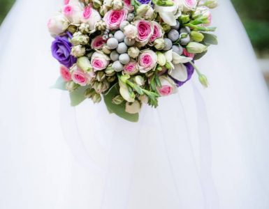 a-shift-into-deep-purple-wedding-flower-trends-for-2018