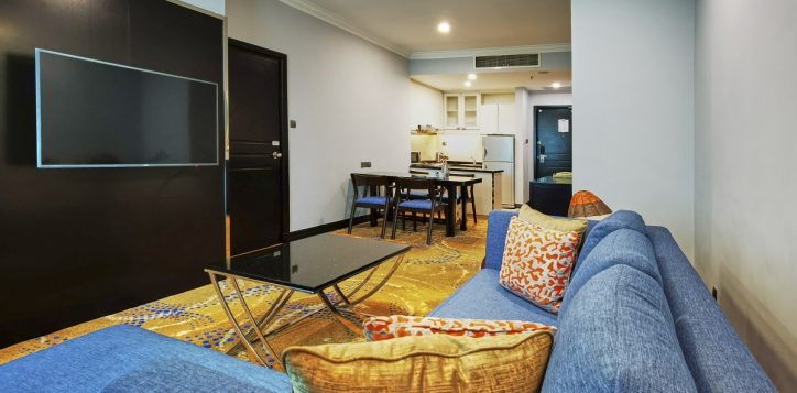 pklcc_day-office_living-room-to-kitchenette