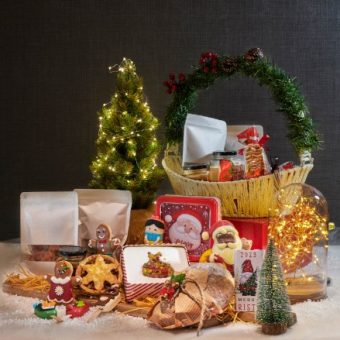 snow-white-christmas-basket