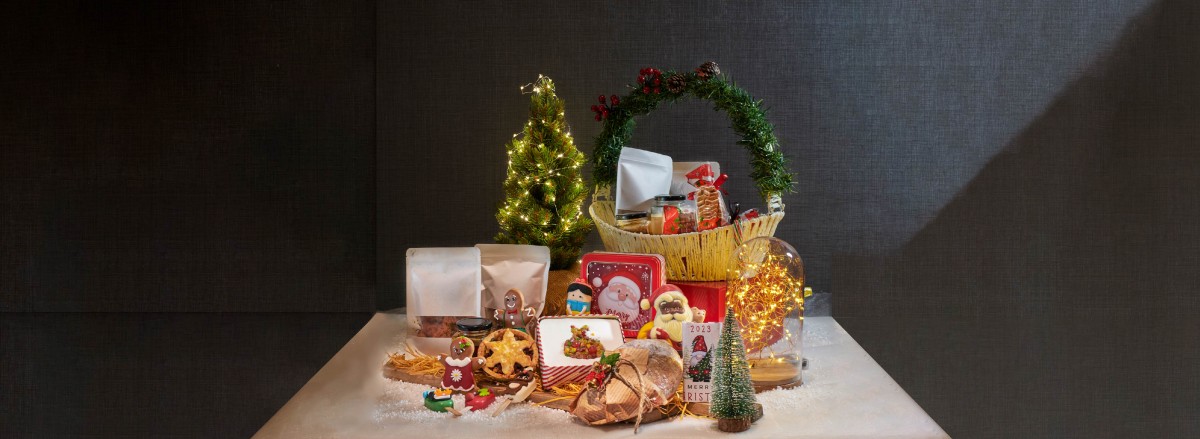 Snow White Christmas Basket