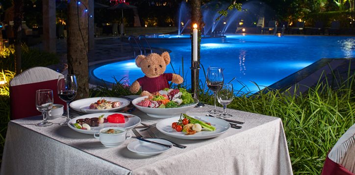 romantic-dinner-by-the-poolbar-1200x430px