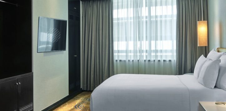 02-3-bedroom-apartment-master-bedroom