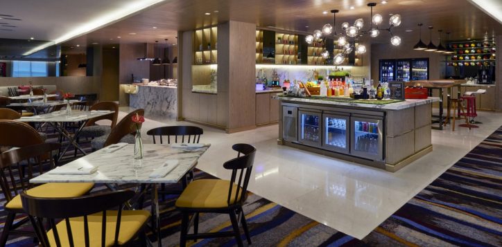 03-pklcc-executive-club-lounge-bar-area-from-dining-area